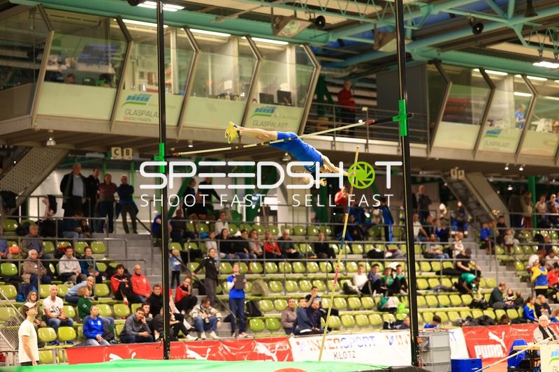 Stabhochsprung im Glaspalast