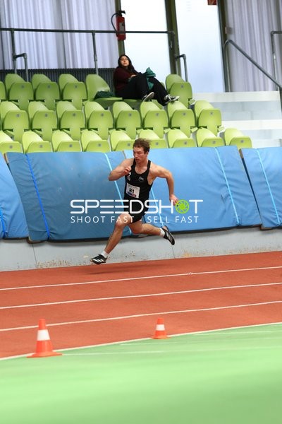 Weitsprung im Glaspalast