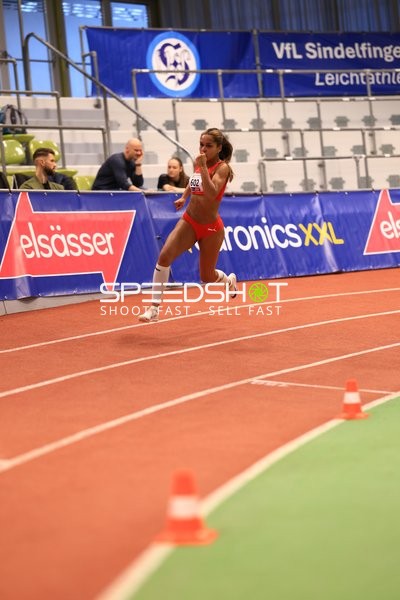 Athletin mit Startnummer 602 in Aktion