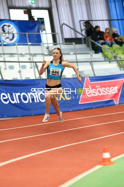 Startnummer 446 läuft im Glaspalast