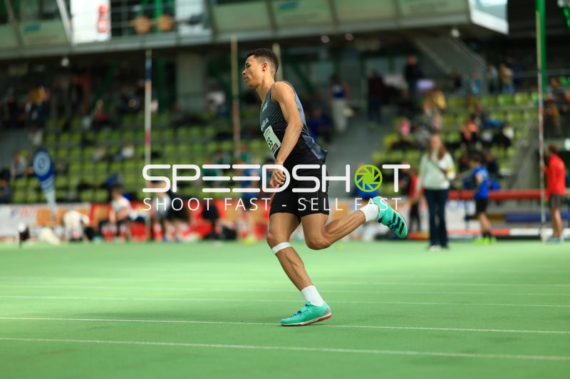 Athlet sprintet im Glaspalast