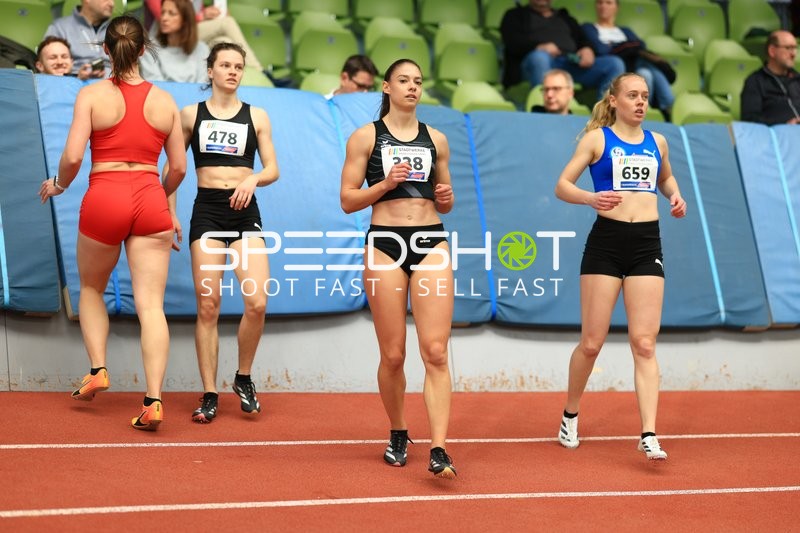 Athletinnen mit Startnummern 478, 238 und 659