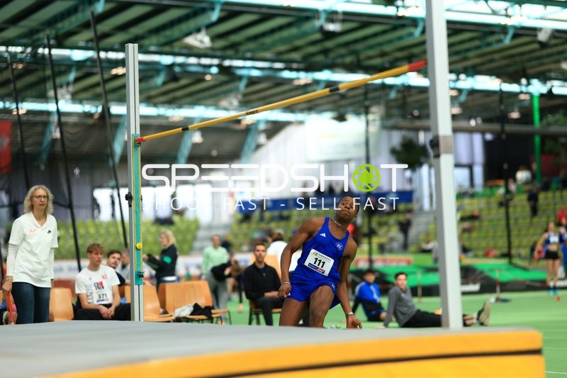 Startnummer 111 beim Hochsprung