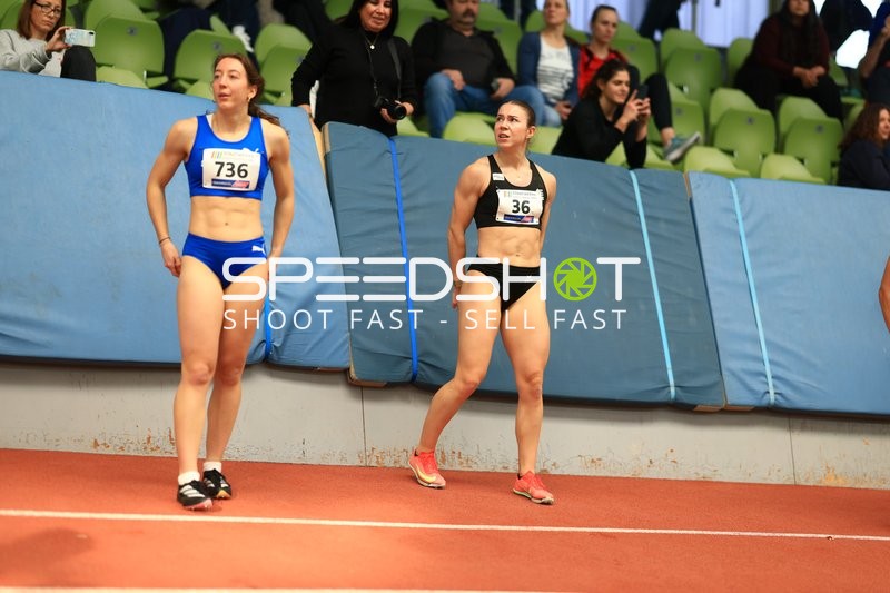 Athletinnen mit Startnummern 736 und 36