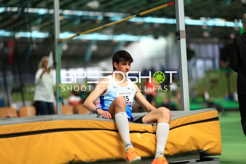 Athlet mit Startnummer 25 im Glaspalast