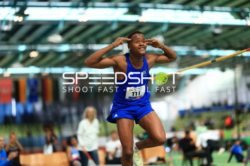 Stabhochsprung im Glaspalast