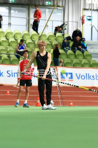 Stabhochsprung im Glaspalast