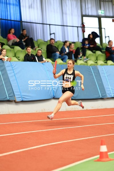 Athletin mit Staffelstab {494}