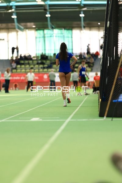 Athletin läuft im Glaspalast