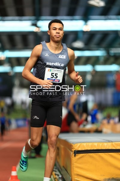 Athlet mit Startnummer 55 in Aktion