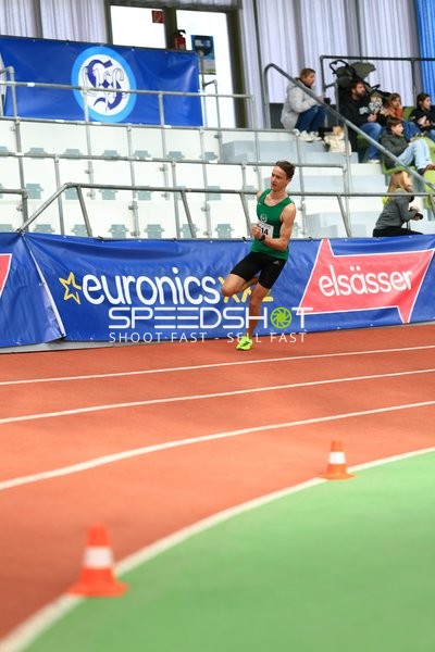 Athlet mit Startnummer 74 in Aktion