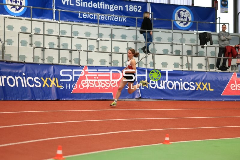 Athletin läuft im Glaspalast