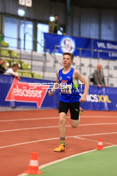 Athlet sprintet im Glaspalast