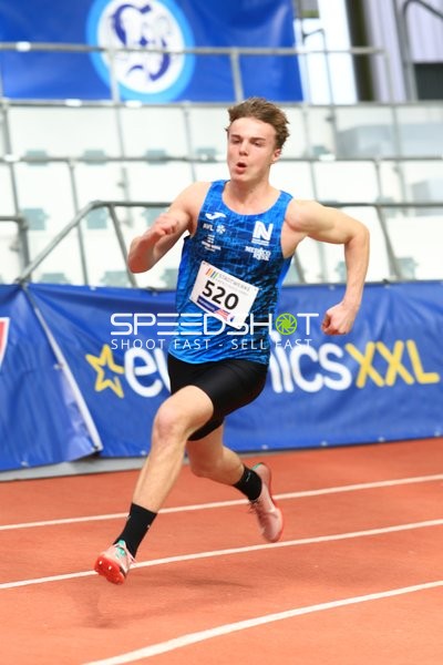 Athlet mit Startnummer 520 in Aktion