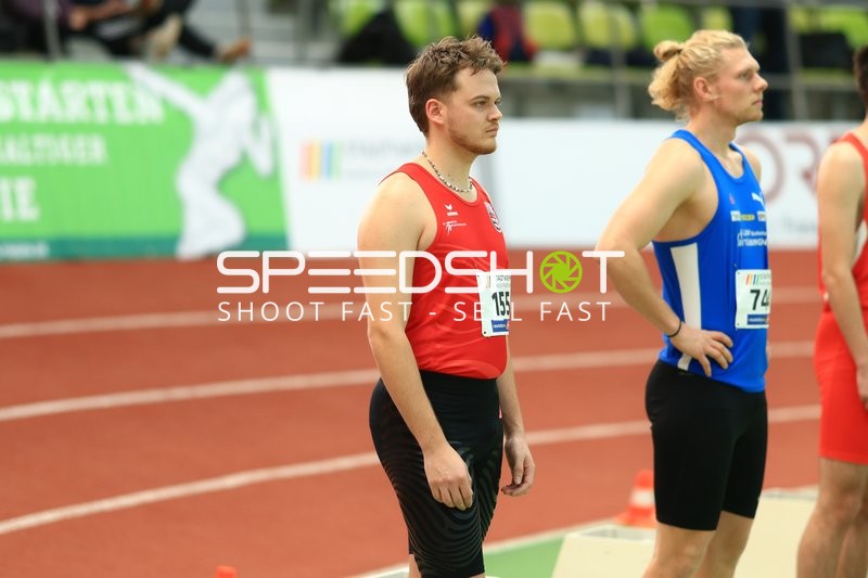 Athleten mit Startnummern 155 und 74