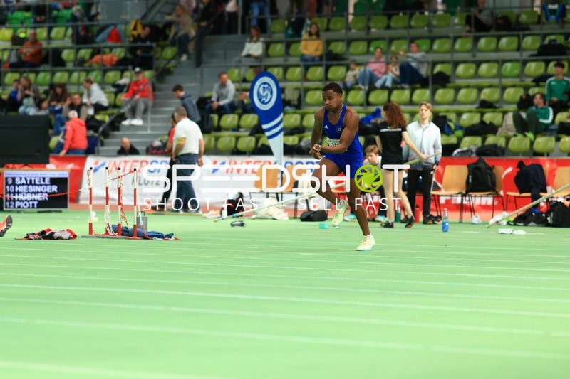 Athlet beim Stabhochsprung