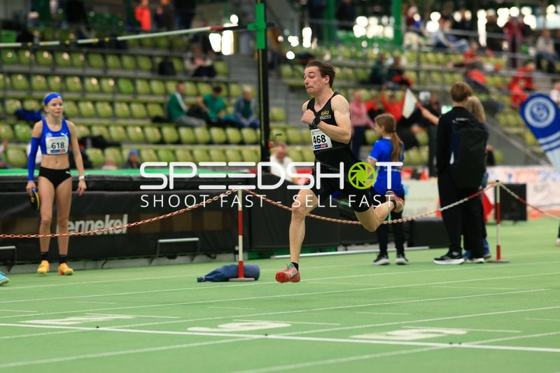 Startnummer 468 im Weitsprung