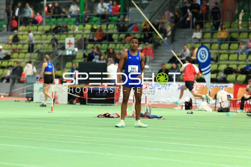 Athlet mit Startnummer 111 im Glaspalast