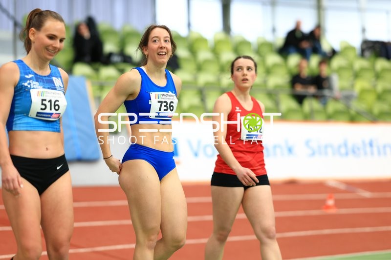 Athletinnen mit Startnummern 516, 736 und 542 im Glaspalast