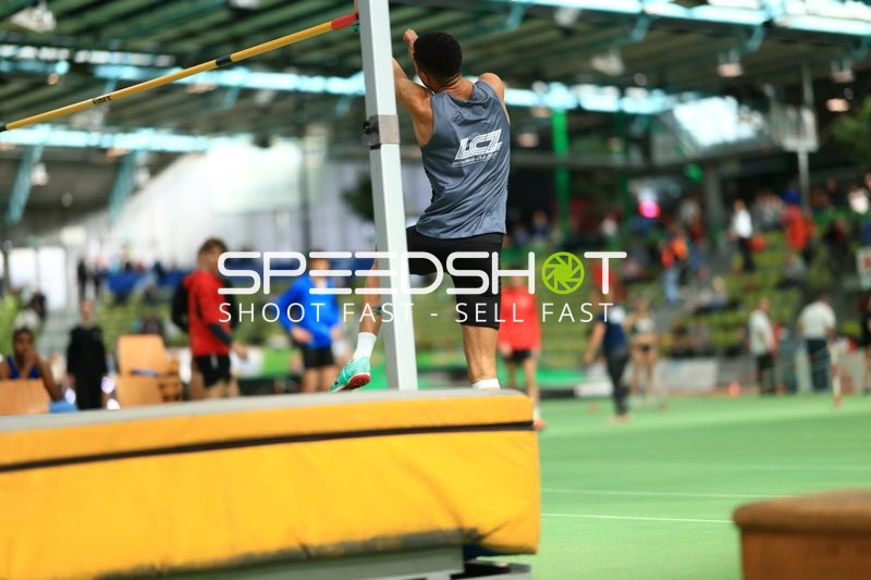 Stabhochsprung im Glaspalast