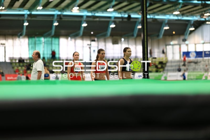 Athletinnen mit Startnummern 590, 140 und 196