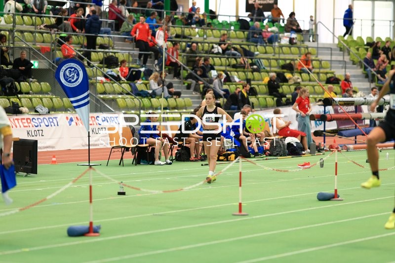 Athletin mit Startnummer 485 im Glaspalast