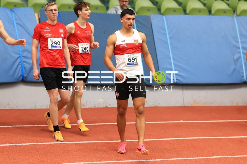 Athleten mit Startnummern 691, 290 und 240 im Glaspalast