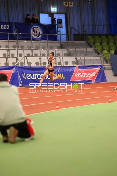 Athletin beim Weitsprung