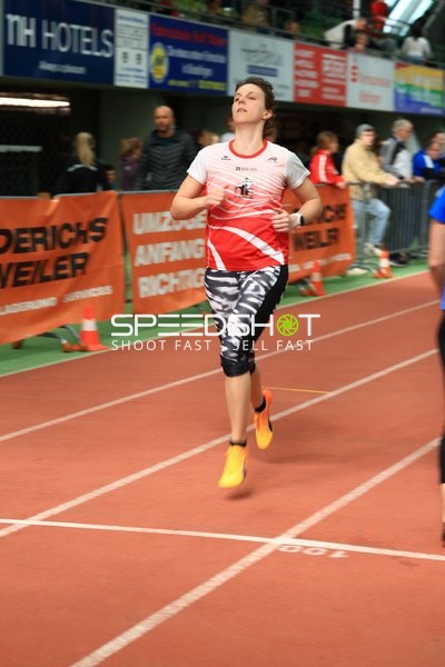 Athletin läuft im Glaspalast