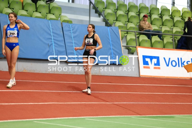 Leichtathletinnen mit Startnummern 717 und 63