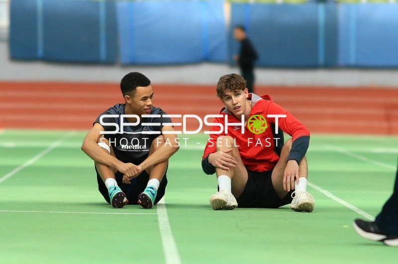 Athleten entspannen im Glaspalast