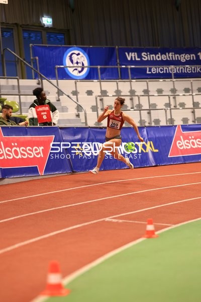 Athletin mit Nummer 260 in Aktion