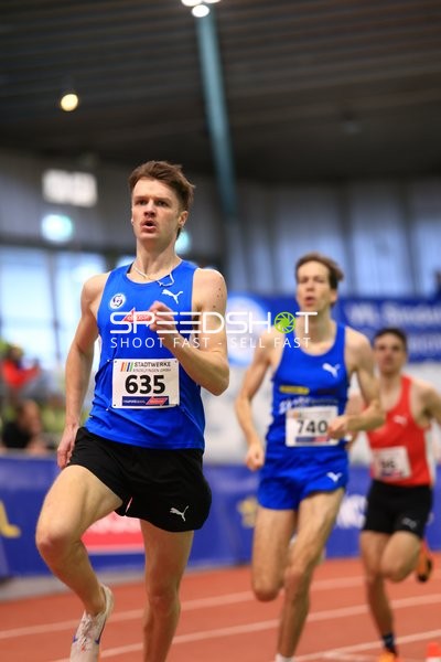 Läufer 935 führt Rennen an