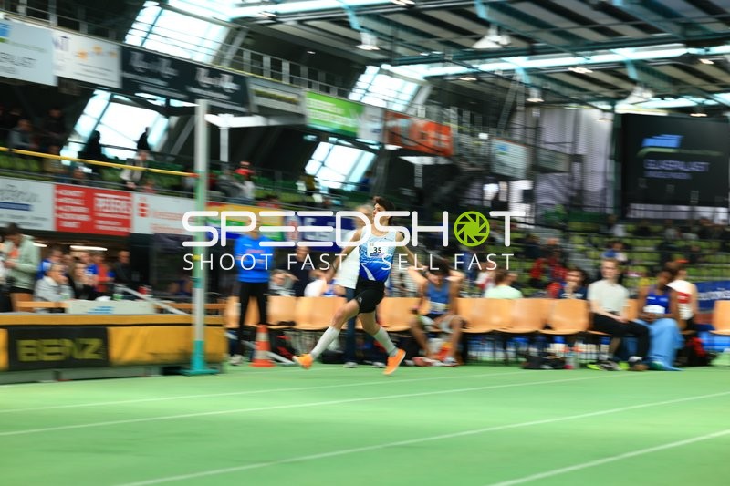 Startnummer 35 im Sprung