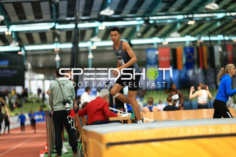 Hochsprung im Glaspalast