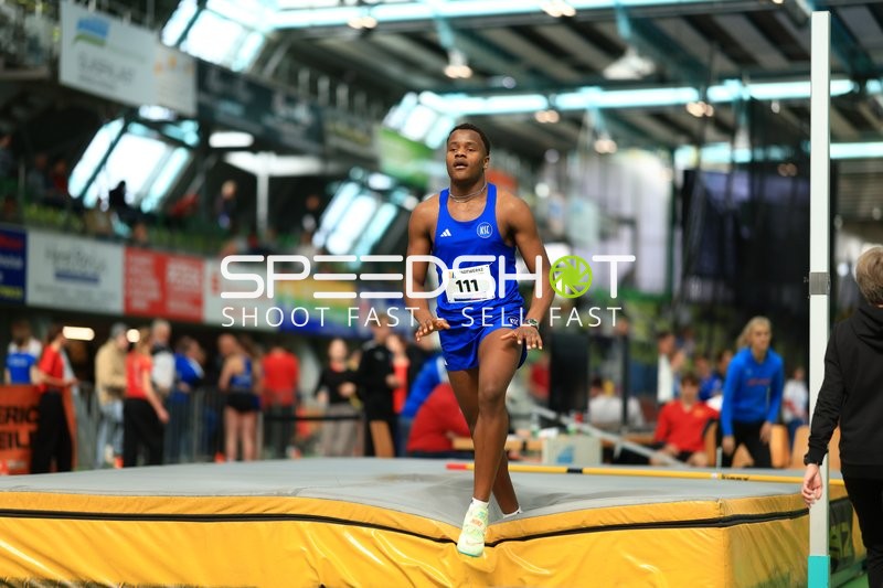 Startnummer 111 beim Hochsprung