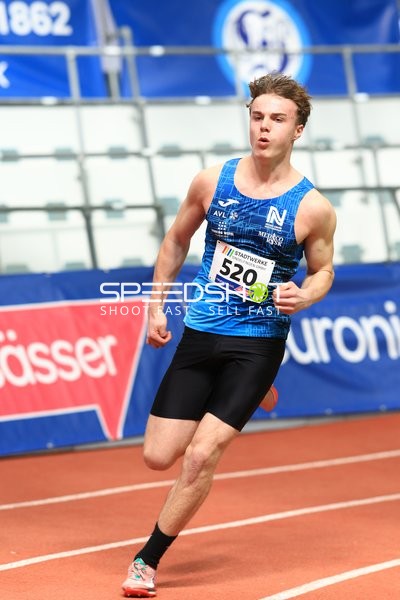 Athlet mit Startnummer 520 in Aktion