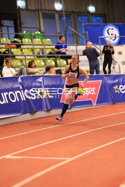 Athletin mit Startnummer 175 in Aktion