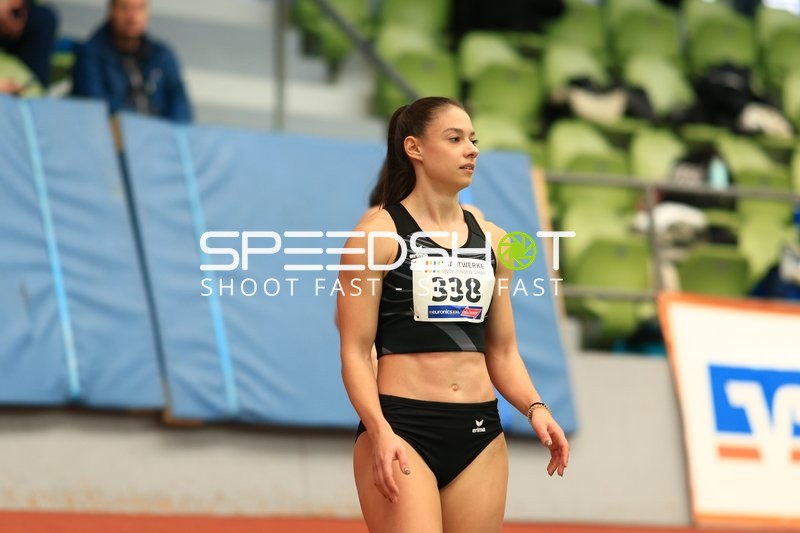 Athletin mit Startnummer 338