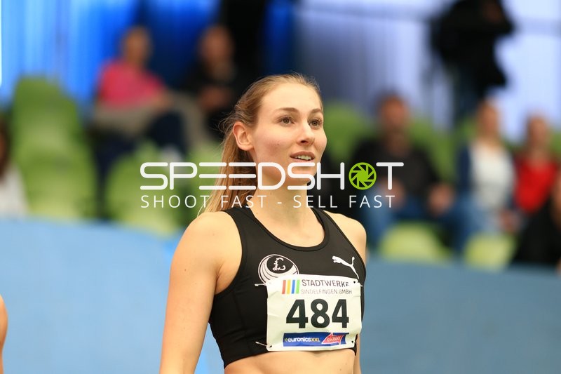 Athletin mit Startnummer 484