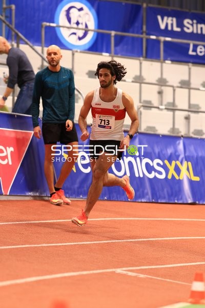 Athlet mit Startnummer 713 in Aktion