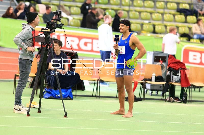 Athlet mit Startnummer 122 im Interview