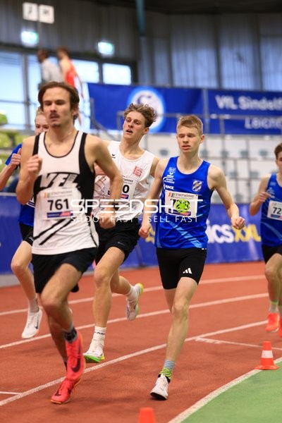 Athleten mit Startnummern 728 und 761 in Aktion