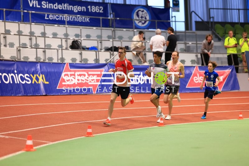 Läufer mit Startnummern 534 und 778 in Führung