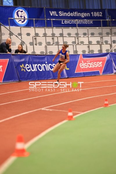 Athletin mit Nummer 660 in Aktion