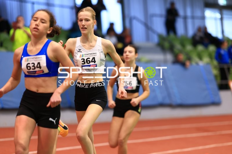 Drei Läuferinnen im Glaspalast Sindelfingen