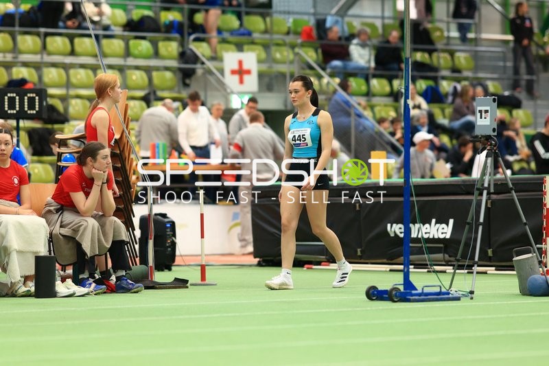 Athletin mit Startnummer 445 im Glaspalast