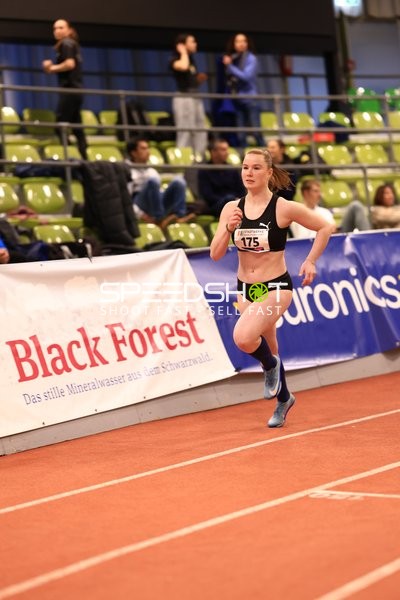 Athletin mit Startnummer 175 in Aktion