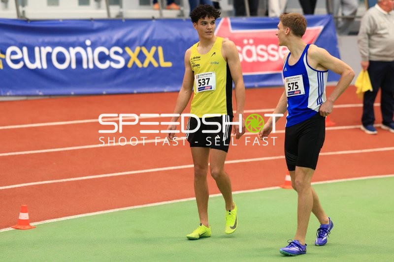 Leichtathleten mit Startnummern 537 und 575