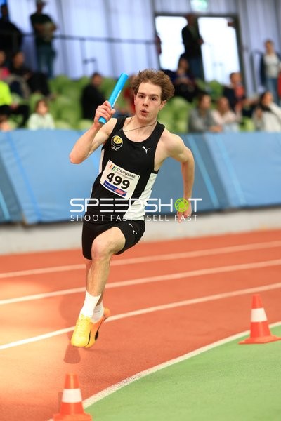 Athlet mit Startnummer 499 in Aktion